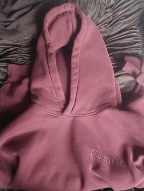 Comfrt Minimalist Basic Burgundy Maroon Hoodie Small